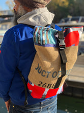 Charger l'image dans la galerie, Sac à dos en sac de café et bâche publicitaire Upcyclés