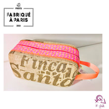 Charger l'image dans la galerie, Trousse de toilette en sac de café recyclé application tissus, toile cirée, jean, cuir