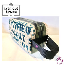 Charger l'image dans la galerie, Trousse de toilette en sac de café recyclé application tissus, toile cirée, jean, cuir