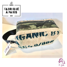 Charger l'image dans la galerie, Trousse de toilette en sac de café recyclé application tissus, toile cirée, jean, cuir