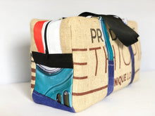 Charger l'image dans la galerie, Grand voyageur en sac de café et bâche upcyclés