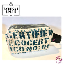 Charger l'image dans la galerie, Trousse de toilette en sac de café recyclé application tissus, toile cirée, jean, cuir