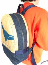 Charger l'image dans la galerie, sac à dos XL en sac de café Upcyclé, tissu imprimé