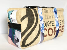 Charger l&#39;image dans la galerie, Grand voyageur en sac de café et bâche upcyclés
